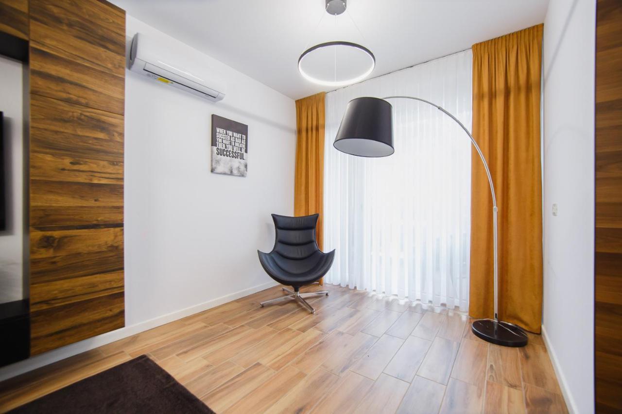 Chocolate Delight At West Residence Oradea Exterior foto